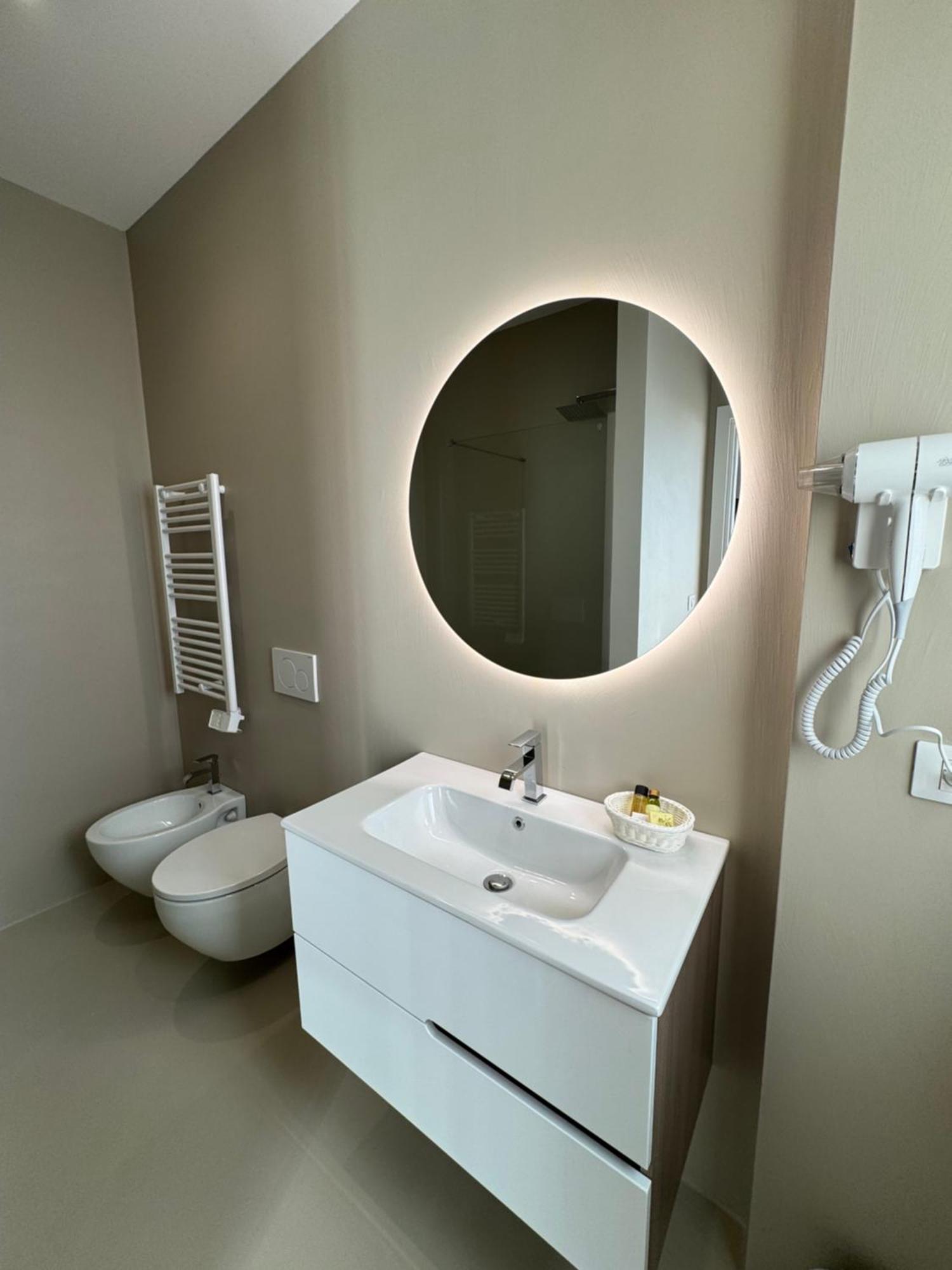 Maison 32 - Luxury Con Jacuzzi E Cucina - Station * Bari