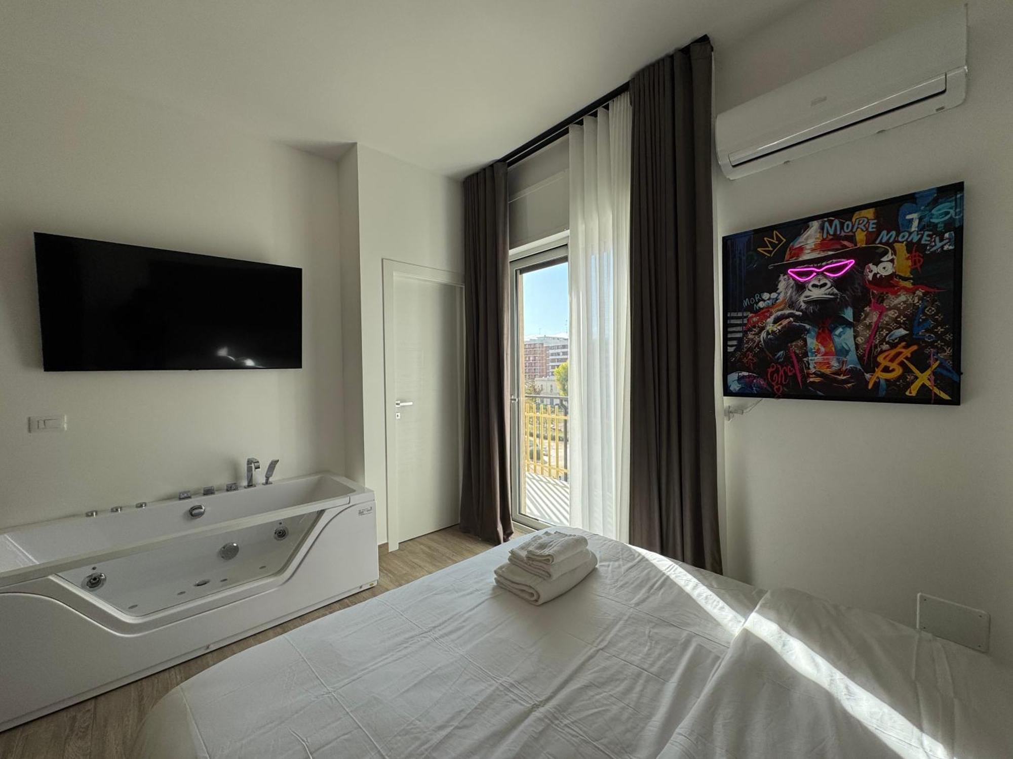 Maison 32 - Luxury Con Jacuzzi E Cucina - Station Bari