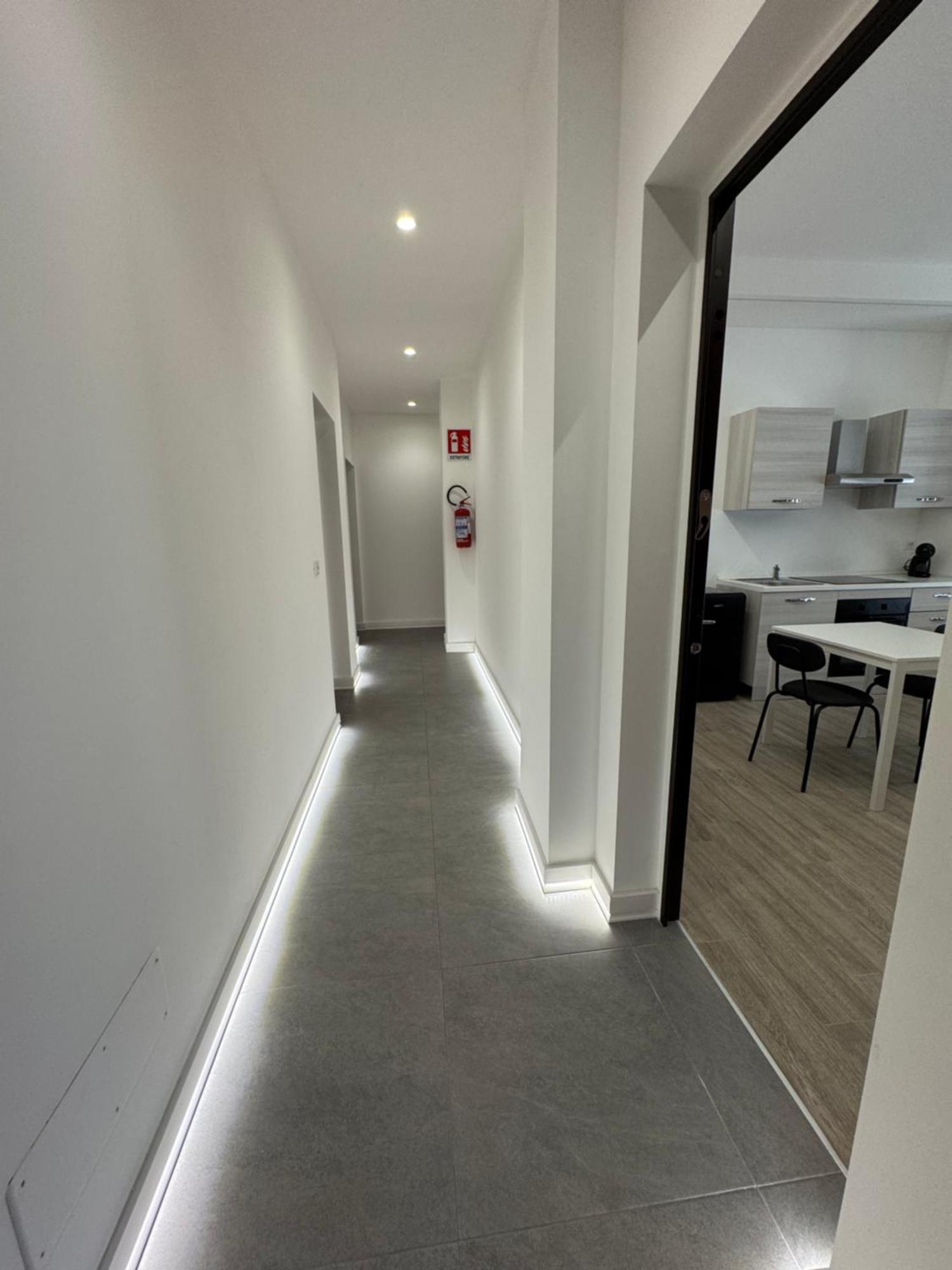 Maison 32 - Luxury Con Jacuzzi E Cucina - Station Appartamento Bari