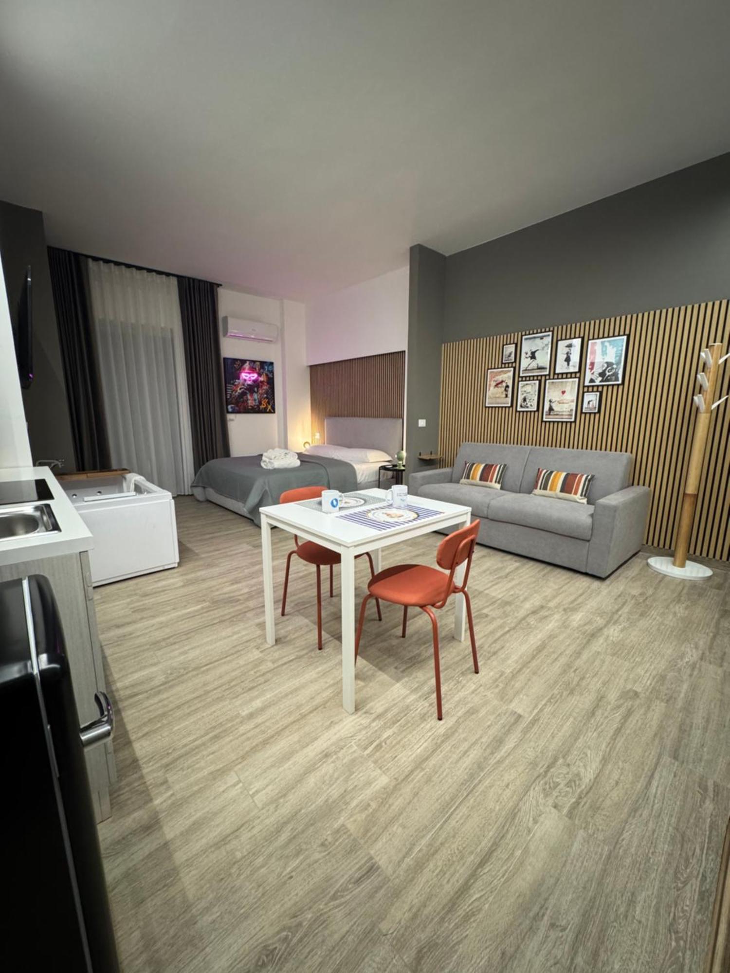 Maison 32 - Luxury Con Jacuzzi E Cucina - Station * Bari