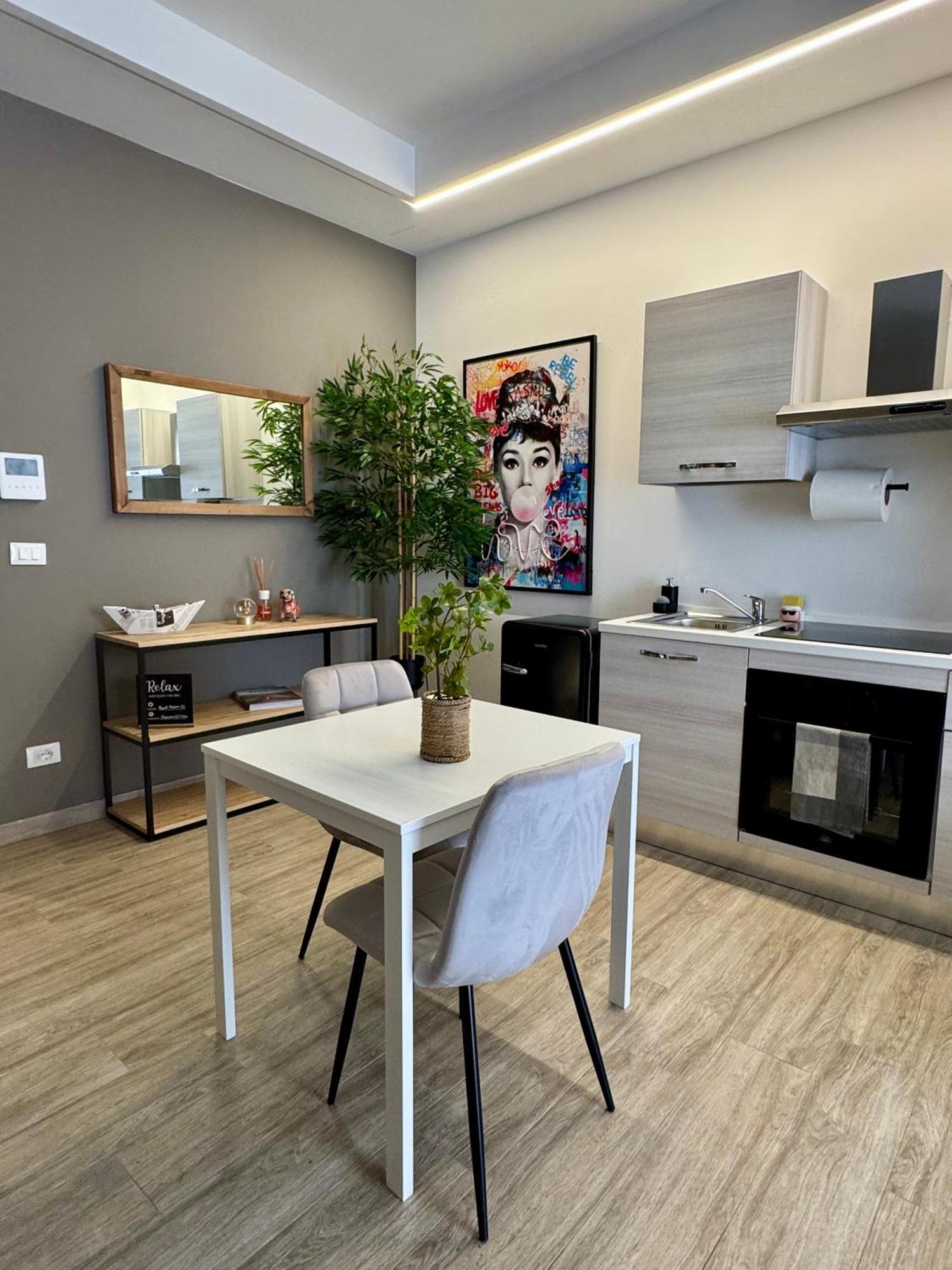Maison 32 - Luxury Con Jacuzzi E Cucina - Station Appartamento Bari