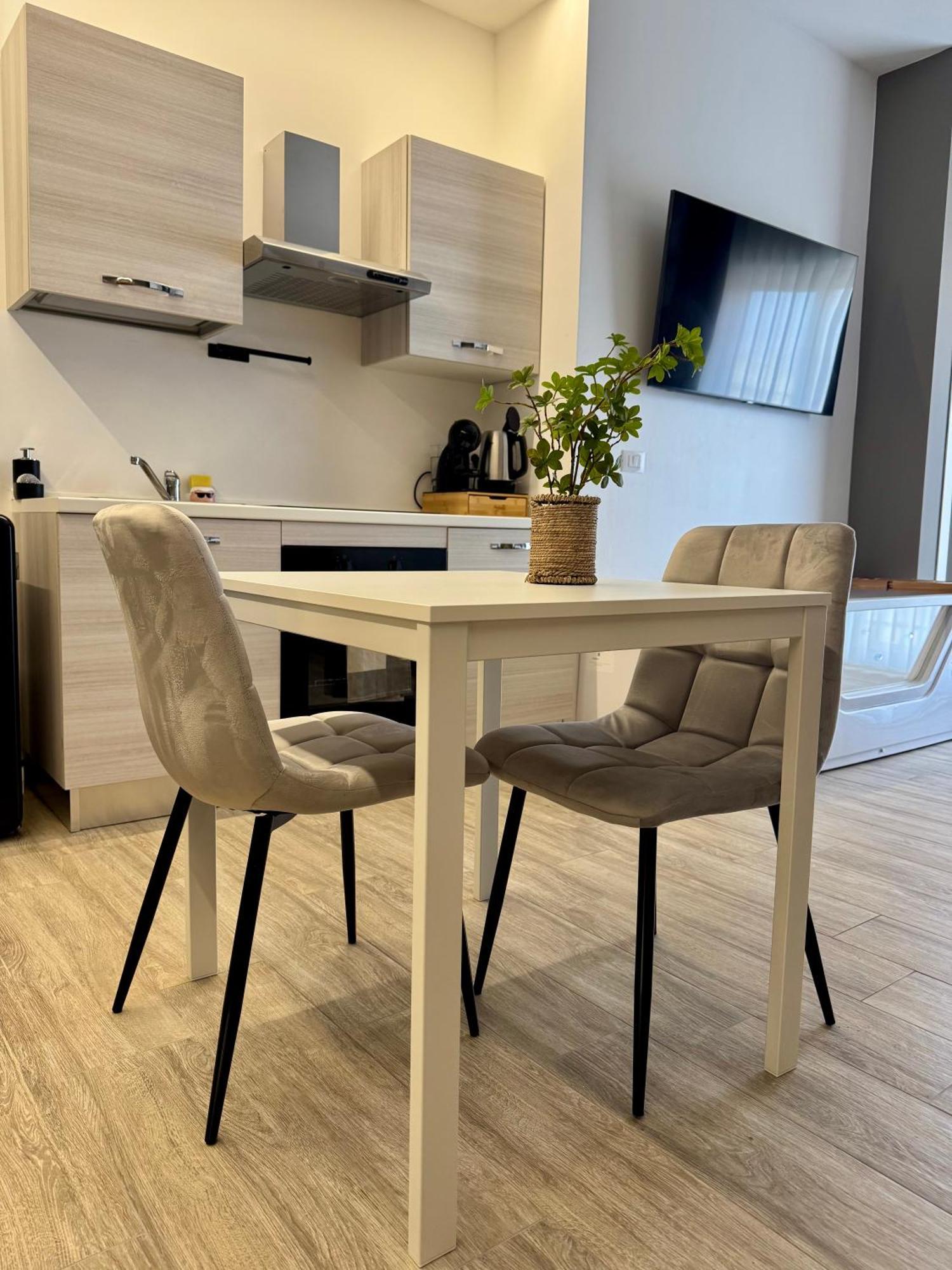 Maison 32 - Luxury Con Jacuzzi E Cucina - Station Apartment Bari