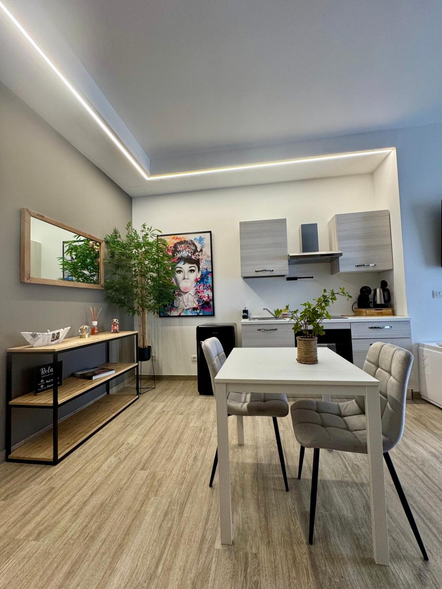 Maison 32 - Luxury Con Jacuzzi E Cucina - Station * Bari