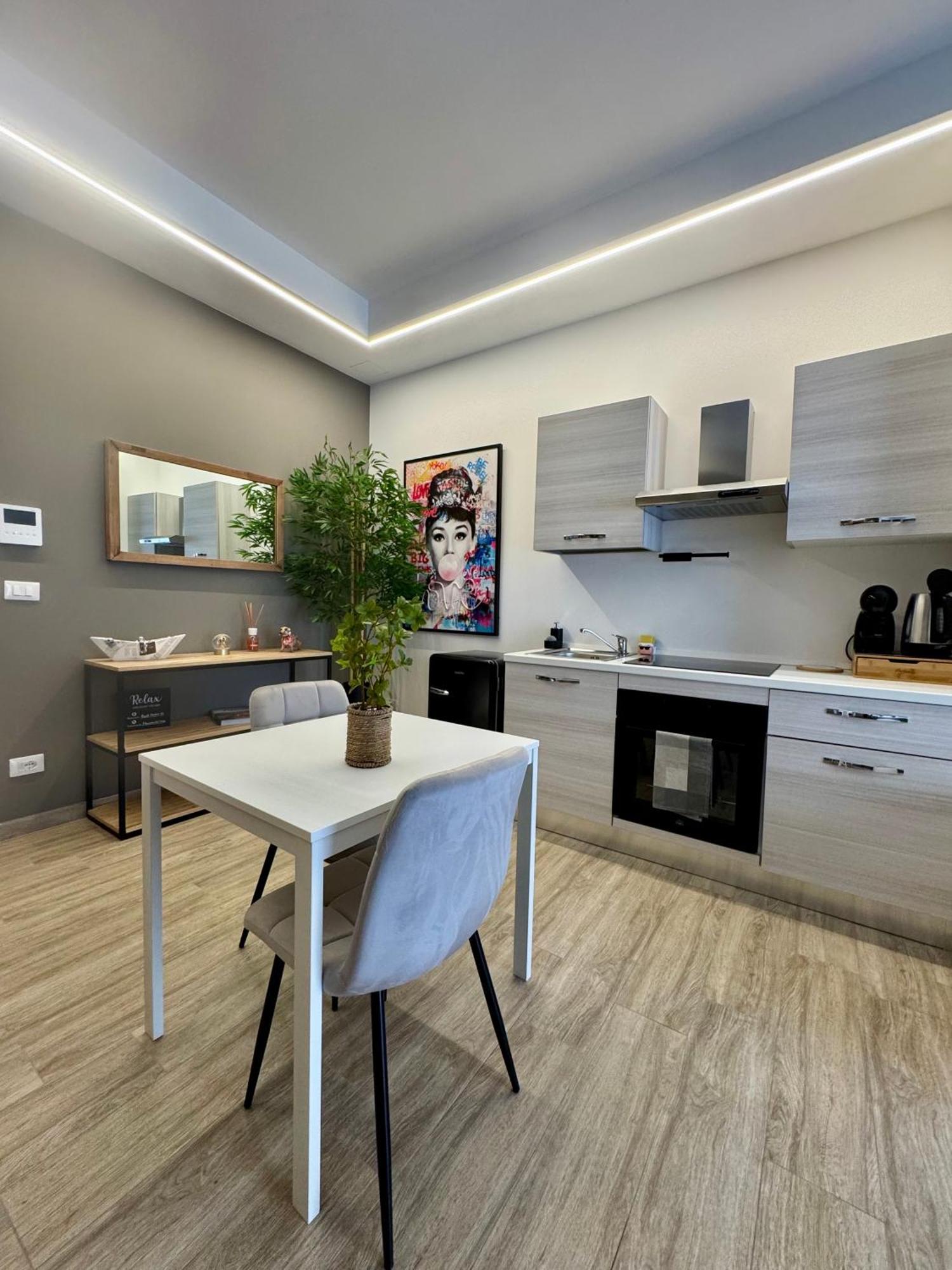 Maison 32 - Luxury Con Jacuzzi E Cucina - Station Bari